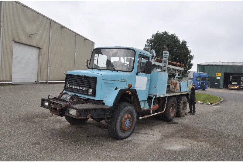 Magirus Deutz iveco Bonne esperance / atlas copco - Perforatrice: foto 1 Magirus Deutz iveco Bonne esperance / atlas copco - Perforatrice: foto 1