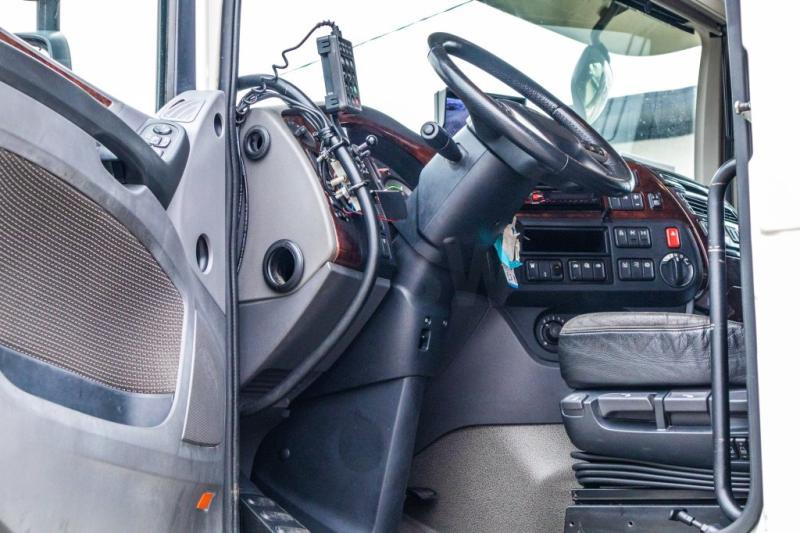 Foto d'interni 1: Autocarro scarrabile DAF XF 510 - AJK