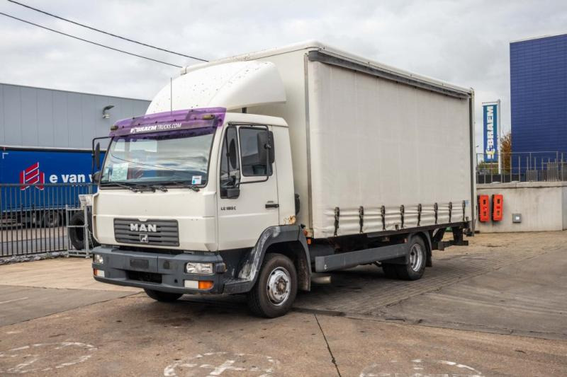 MAN LE 180 - Camion centinato: foto 1 MAN LE 180 - Camion centinato: foto 1