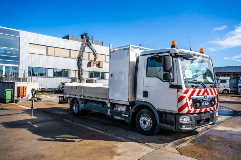 MAN TGL 12.190 BL + HIAB 055 D-1 HIDUO - Autocarro con pianale/ Cassone fisso, Camion con gru: foto 2 MAN TGL 12.190 BL + HIAB 055 D-1 HIDUO - Autocarro con pianale/ Cassone fisso, Camion con gru: foto 2
