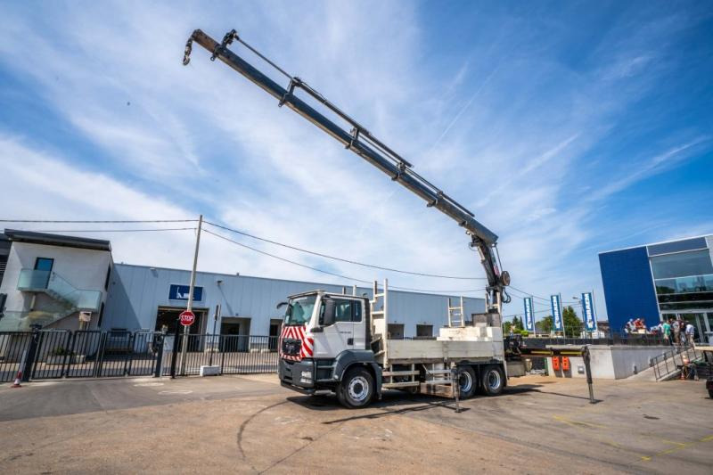 MAN TGS 33.400 BB - HIAB 377 E-5 HIPRO - Autocarro con pianale/ Cassone fisso, Camion con gru: foto 1 MAN TGS 33.400 BB - HIAB 377 E-5 HIPRO - Autocarro con pianale/ Cassone fisso, Camion con gru: foto 1