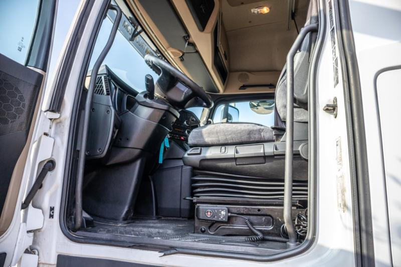 Foto d'interni 2: Camion centinato Mercedes ACTROS 2645 L