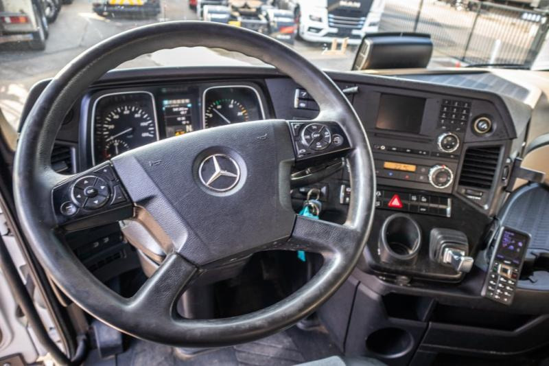 Foto d'interni 3: Camion centinato Mercedes ACTROS 2645 L