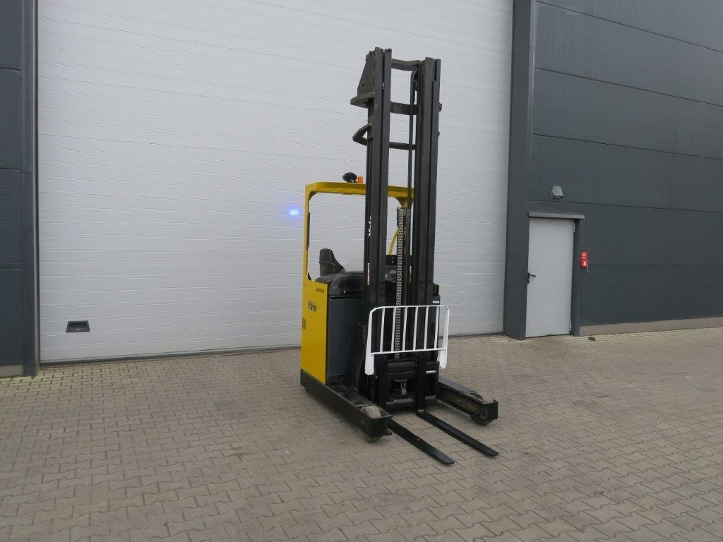 Yale MR14H - TRIPLEX - Carrello retrattile: foto 2 Yale MR14H - TRIPLEX - Carrello retrattile: foto 2