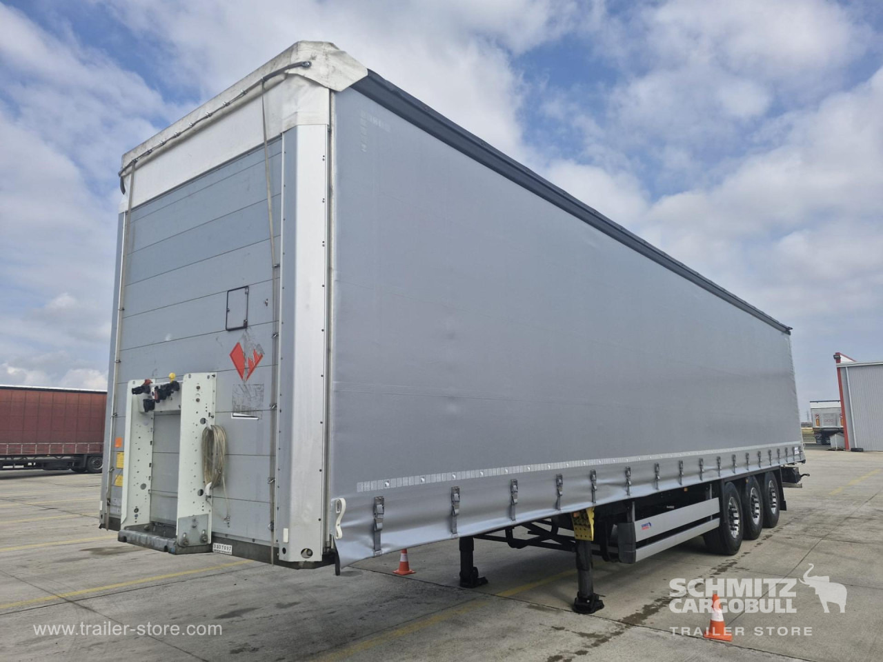 SCHMITZ Curtainsider Standard - Semirimorchio centinato: foto 1 SCHMITZ Curtainsider Standard - Semirimorchio centinato: foto 1