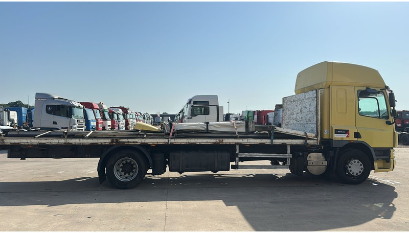 DAF 75 CF 310 (GOOD CONDITION / POSSIBLE AS BOX WITH CURTAIN / BONNE ETAT) - Autocarro con pianale/ Cassone fisso: foto 4 DAF 75 CF 310 (GOOD CONDITION / POSSIBLE AS BOX WITH CURTAIN / BONNE ETAT) - Autocarro con pianale/ Cassone fisso: foto 4
