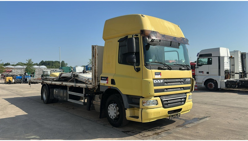 DAF 75 CF 310 (GOOD CONDITION / POSSIBLE AS BOX WITH CURTAIN / BONNE ETAT) - Autocarro con pianale/ Cassone fisso: foto 3 DAF 75 CF 310 (GOOD CONDITION / POSSIBLE AS BOX WITH CURTAIN / BONNE ETAT) - Autocarro con pianale/ Cassone fisso: foto 3