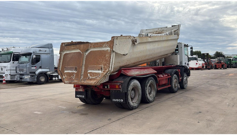 Iveco EUROTRAKKER 320 E 35 (GRAND PONT / LAMES / POMPE MANUELLE / 8X4 / CURSOR 8) - Autocarro ribaltabile: foto 5 Iveco EUROTRAKKER 320 E 35 (GRAND PONT / LAMES / POMPE MANUELLE / 8X4 / CURSOR 8) - Autocarro ribaltabile: foto 5