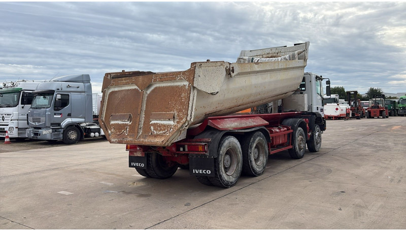 Iveco Eurotrakker 260 E32 (GRAND PONT / LAMES / POMPE MANUELLE / 8X4 / CURSOR 8) - Autocarro ribaltabile: foto 5 Iveco Eurotrakker 260 E32 (GRAND PONT / LAMES / POMPE MANUELLE / 8X4 / CURSOR 8) - Autocarro ribaltabile: foto 5