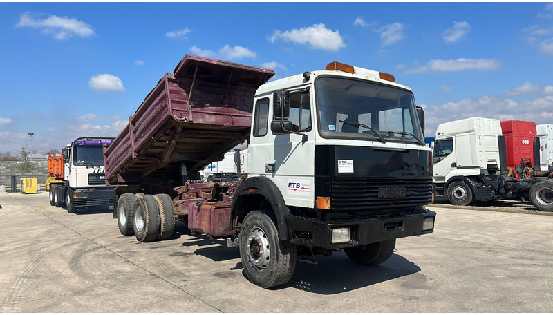 Iveco MAGIRUS 260 - 34 (LIVRAISON GRATUITE AU PORT D'ANVERS / POMPE MANUELLE) - Autocarro ribaltabile: foto 4 Iveco MAGIRUS 260 - 34 (LIVRAISON GRATUITE AU PORT D'ANVERS / POMPE MANUELLE) - Autocarro ribaltabile: foto 4
