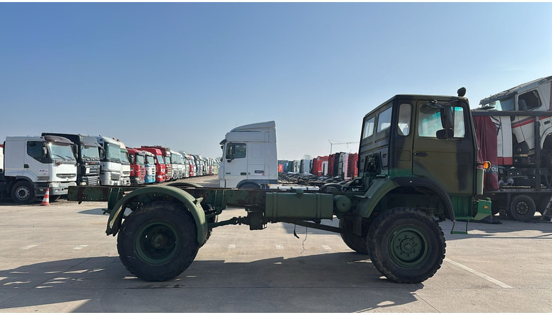 Iveco Magirus 110 - 16 (4X4 / 57000 KM / LAMES / GRAND PONT / 6 CYLINDRES EN LIGNE !! / MANUAL PUMP) - Autocarro telaio: foto 4 Iveco Magirus 110 - 16 (4X4 / 57000 KM / LAMES / GRAND PONT / 6 CYLINDRES EN LIGNE !! / MANUAL PUMP) - Autocarro telaio: foto 4