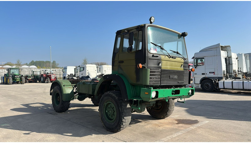 Iveco Magirus 110 - 16 (4X4 / 57000 KM / LAMES / GRAND PONT / 6 CYLINDRES EN LIGNE !! / MANUAL PUMP) - Autocarro telaio: foto 3 Iveco Magirus 110 - 16 (4X4 / 57000 KM / LAMES / GRAND PONT / 6 CYLINDRES EN LIGNE !! / MANUAL PUMP) - Autocarro telaio: foto 3