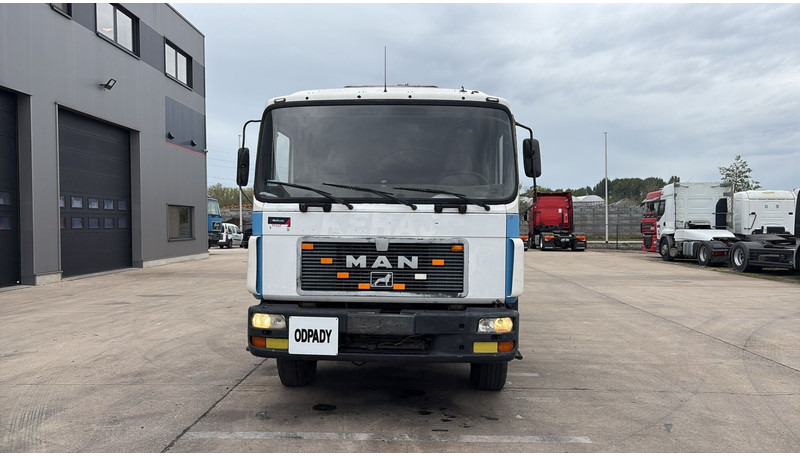 MAN 18.232 (MANUAL PUMP / POMPE MANUELLE / 11.000L) - Autospurgo: foto 2 MAN 18.232 (MANUAL PUMP / POMPE MANUELLE / 11.000L) - Autospurgo: foto 2