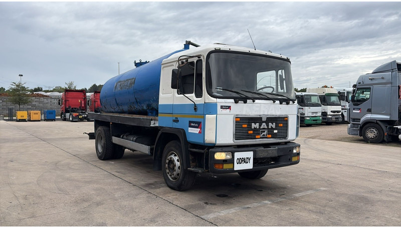 MAN 18.232 (MANUAL PUMP / POMPE MANUELLE / 11.000L) - Autospurgo: foto 3 MAN 18.232 (MANUAL PUMP / POMPE MANUELLE / 11.000L) - Autospurgo: foto 3