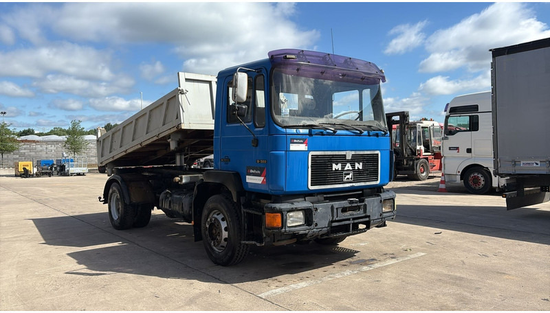 MAN 19.322 (MANUAL PUMP / STEEL SUSP. / LAMES / POMPE MANUELLE / BIG AXLE / GRAND PONT) - Autocarro ribaltabile: foto 3 MAN 19.322 (MANUAL PUMP / STEEL SUSP. / LAMES / POMPE MANUELLE / BIG AXLE / GRAND PONT) - Autocarro ribaltabile: foto 3