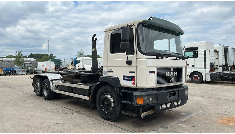 MAN 26.312 (6 CYLINDER / 6X2 / BELGIAN TRUCK IN GOOD CONDITION) - Autocarro telaio: foto 3 MAN 26.312 (6 CYLINDER / 6X2 / BELGIAN TRUCK IN GOOD CONDITION) - Autocarro telaio: foto 3