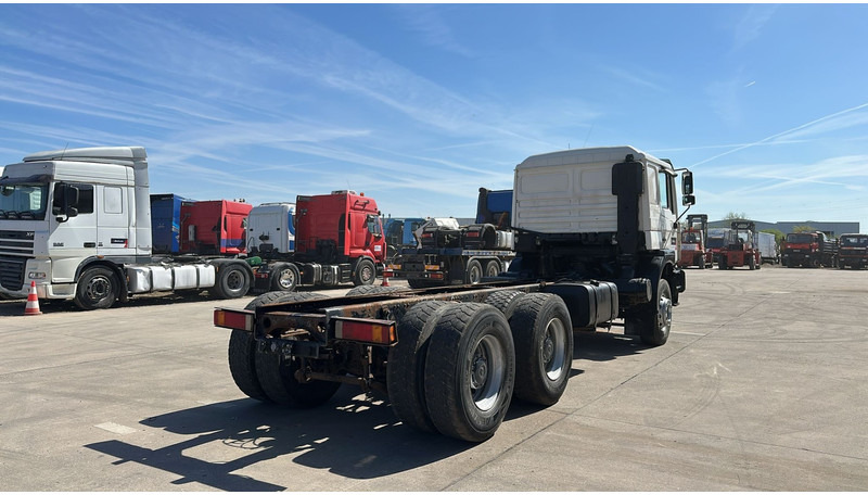MAN 33.464 (6 CYLINDER / EURO 2 / SEMI MANUAL PUMP / BIG AXLE / STEEL SUSP. / LAMES) - Autocarro telaio: foto 4 MAN 33.464 (6 CYLINDER / EURO 2 / SEMI MANUAL PUMP / BIG AXLE / STEEL SUSP. / LAMES) - Autocarro telaio: foto 4