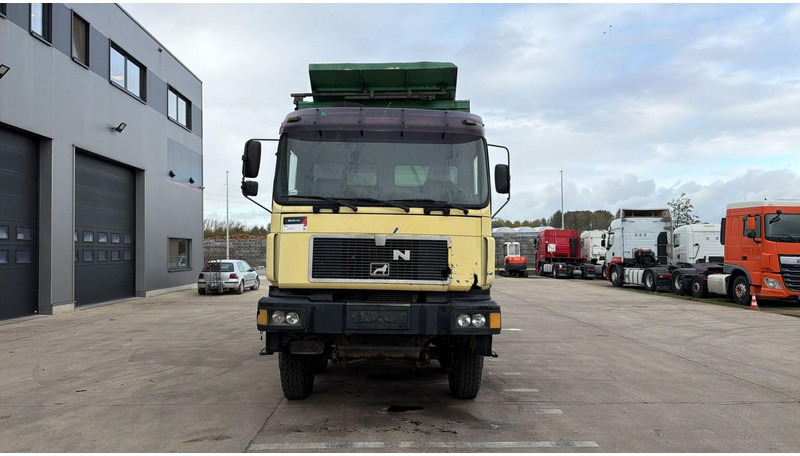 MAN 35.402 (8X8 / BIG AXLES / GRAND PONT / LAMES / STEEL SUSP. / 6 CYLINDER) - Autocarro ribaltabile: foto 2 MAN 35.402 (8X8 / BIG AXLES / GRAND PONT / LAMES / STEEL SUSP. / 6 CYLINDER) - Autocarro ribaltabile: foto 2