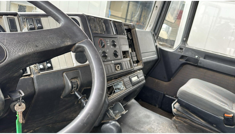 Autocarro ribaltabile MAN 41.414 (6 CYLINDER / STEEL SUSP. / LAMES / BIG AXLE / GRAND PONT): foto 12