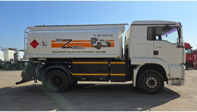 MAN TGA 18.460 (14.140L / MANUAL PUMP / MANUAL GEARBOX / TOP CONDITON / BOITE & POMPE MANUELLE) - Camion cisterna: foto 3 MAN TGA 18.460 (14.140L / MANUAL PUMP / MANUAL GEARBOX / TOP CONDITON / BOITE & POMPE MANUELLE) - Camion cisterna: foto 3