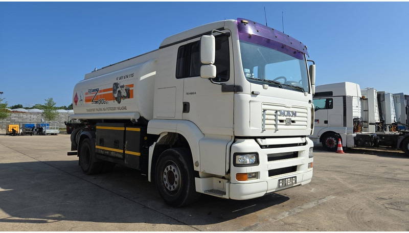 MAN TGA 18.460 (14.140L / MANUAL PUMP / MANUAL GEARBOX / TOP CONDITON / BOITE & POMPE MANUELLE) - Camion cisterna: foto 2 MAN TGA 18.460 (14.140L / MANUAL PUMP / MANUAL GEARBOX / TOP CONDITON / BOITE & POMPE MANUELLE) - Camion cisterna: foto 2