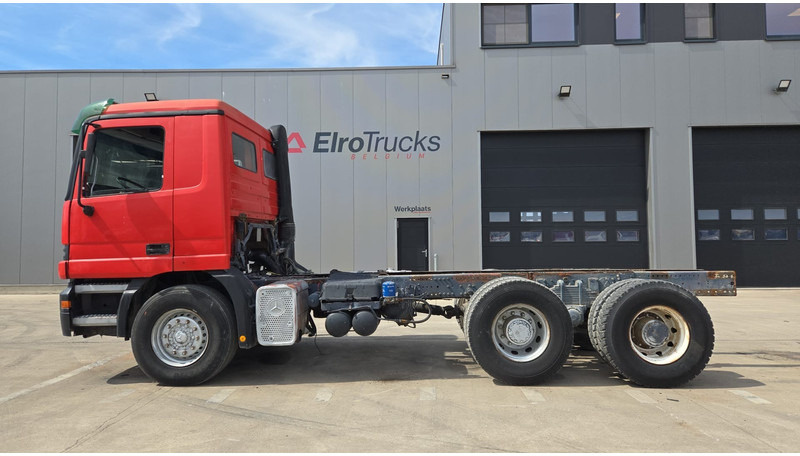Mercedes-Benz ACTROS 2640 (EPS / 3 PEDALES / V6 / LAMES / GRAND PONT / EURO 2 / SEMI-AUTO) - Autocarro telaio: foto 5 Mercedes-Benz ACTROS 2640 (EPS / 3 PEDALES / V6 / LAMES / GRAND PONT / EURO 2 / SEMI-AUTO) - Autocarro telaio: foto 5