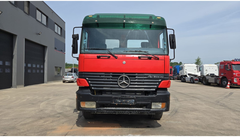 Mercedes-Benz ACTROS 2640 (EPS / 3 PEDALES / V6 / LAMES / GRAND PONT / EURO 2 / SEMI-AUTO) - Autocarro telaio: foto 2 Mercedes-Benz ACTROS 2640 (EPS / 3 PEDALES / V6 / LAMES / GRAND PONT / EURO 2 / SEMI-AUTO) - Autocarro telaio: foto 2