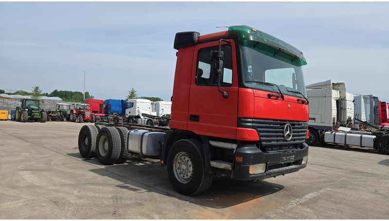 Mercedes-Benz ACTROS 2640 (EPS / 3 PEDALES / V6 / LAMES / GRAND PONT / EURO 2 / SEMI-AUTO) - Autocarro telaio: foto 3 Mercedes-Benz ACTROS 2640 (EPS / 3 PEDALES / V6 / LAMES / GRAND PONT / EURO 2 / SEMI-AUTO) - Autocarro telaio: foto 3