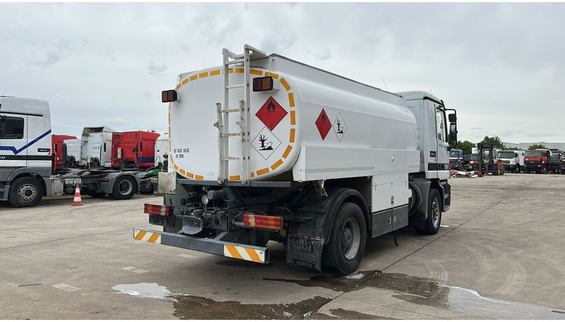 Mercedes-Benz Actros 1840 (EPS / 13650L / LAMES DEVANT / FRONT STEEL / V6 / 3 PEDALES) - Camion cisterna: foto 5 Mercedes-Benz Actros 1840 (EPS / 13650L / LAMES DEVANT / FRONT STEEL / V6 / 3 PEDALES) - Camion cisterna: foto 5