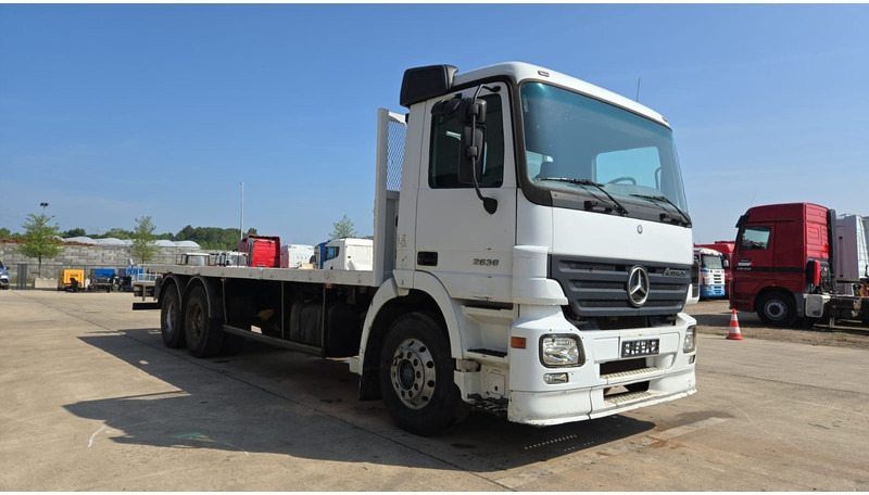 Mercedes-Benz Actros 2636 (6X4 / LAMES / GRAND PONT / MP2 / STEEL SUSP. / BOITE MANUELLE / MANUAL GEARBOX / 9M CHASSIS !!!) - Autocarro con pianale/ Cassone fisso: foto 3 Mercedes-Benz Actros 2636 (6X4 / LAMES / GRAND PONT / MP2 / STEEL SUSP. / BOITE MANUELLE / MANUAL GEARBOX / 9M CHASSIS !!!) - Autocarro con pianale/ Cassone fisso: foto 3