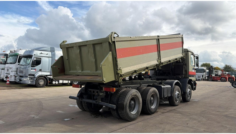 Mercedes-Benz Actros 3235 (EPS / LAMES / GRAND PONT / STEEL SUSP. / 3 PEDALES / MP1) - Autocarro ribaltabile: foto 4 Mercedes-Benz Actros 3235 (EPS / LAMES / GRAND PONT / STEEL SUSP. / 3 PEDALES / MP1) - Autocarro ribaltabile: foto 4