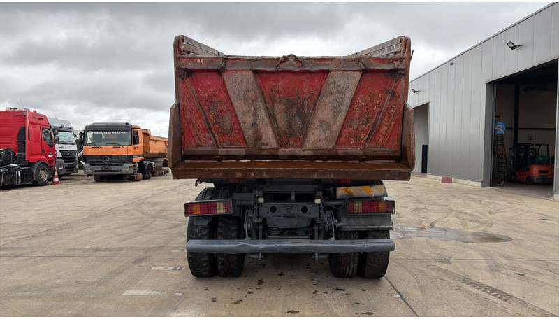 Mercedes-Benz Actros 4143 (GRAND PONT / BOITE MANUELLE / LAMES / 8X4 / STEEL SUSP.) - Autocarro ribaltabile: foto 5 Mercedes-Benz Actros 4143 (GRAND PONT / BOITE MANUELLE / LAMES / 8X4 / STEEL SUSP.) - Autocarro ribaltabile: foto 5
