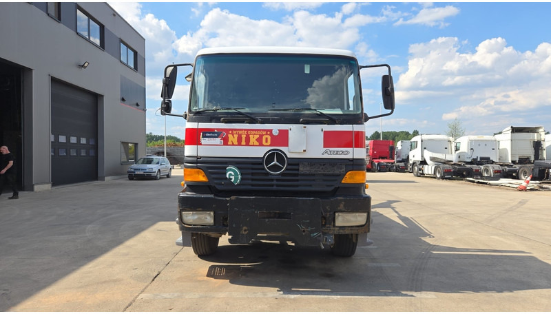 Mercedes-Benz Atego 1823 (BIG AXLE / STEEL SUSP. / LAMES / BOITE MANUELLE / MANUAL GETRIEBE) - Autocarro portacontainer/ Caisse interchangeable: foto 2 Mercedes-Benz Atego 1823 (BIG AXLE / STEEL SUSP. / LAMES / BOITE MANUELLE / MANUAL GETRIEBE) - Autocarro portacontainer/ Caisse interchangeable: foto 2