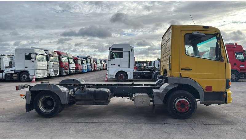 Mercedes-Benz Atego 815 (BOITE MANUELLE / MANUAL GEARBOX) - Autocarro telaio: foto 3 Mercedes-Benz Atego 815 (BOITE MANUELLE / MANUAL GEARBOX) - Autocarro telaio: foto 3