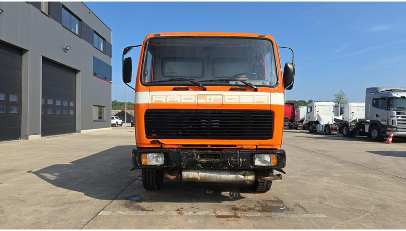 Mercedes-Benz SK 1619 (12.400L / GERMAN TRUCK / CAMION ALLEMAGNE / LAMES / GRAND PONT / V6) - Camion cisterna: foto 2 Mercedes-Benz SK 1619 (12.400L / GERMAN TRUCK / CAMION ALLEMAGNE / LAMES / GRAND PONT / V6) - Camion cisterna: foto 2