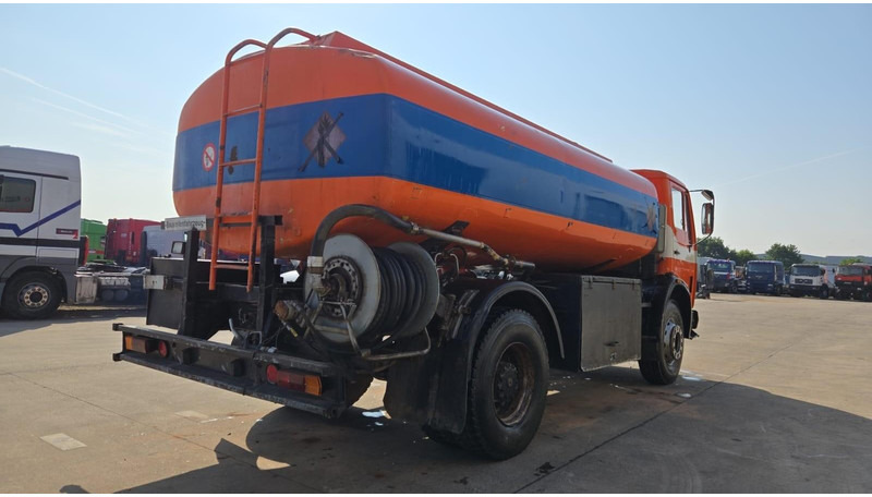 Mercedes-Benz SK 1619 (12.400L / GERMAN TRUCK / CAMION ALLEMAGNE / LAMES / GRAND PONT / V6) - Camion cisterna: foto 5 Mercedes-Benz SK 1619 (12.400L / GERMAN TRUCK / CAMION ALLEMAGNE / LAMES / GRAND PONT / V6) - Camion cisterna: foto 5
