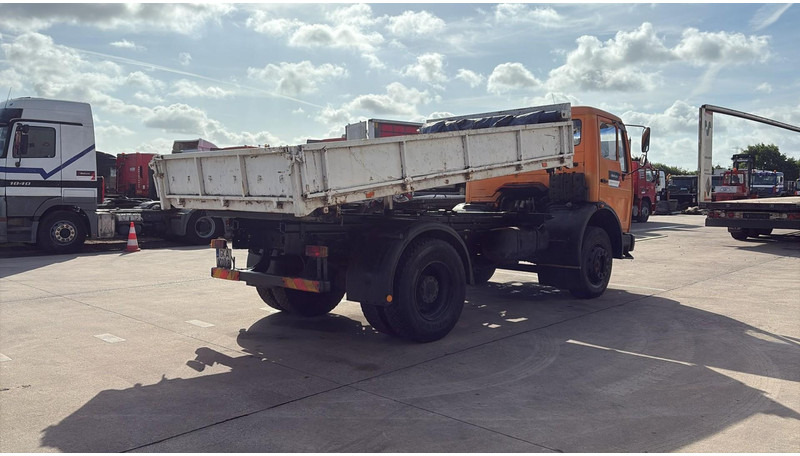 Mercedes-Benz SK 1628 (V8 / LAMES / GRAND PONT / POMPE MANUELLE) - Autocarro ribaltabile: foto 5 Mercedes-Benz SK 1628 (V8 / LAMES / GRAND PONT / POMPE MANUELLE) - Autocarro ribaltabile: foto 5