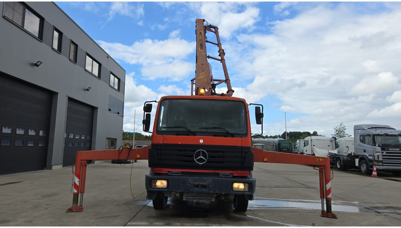 Mercedes-Benz SK 1824 (V6 / LAMES / GRAND PONT / PUTZMEISTER 24M/ JOYSTICK / RADIO) - Pompa autocarrata: foto 5 Mercedes-Benz SK 1824 (V6 / LAMES / GRAND PONT / PUTZMEISTER 24M/ JOYSTICK / RADIO) - Pompa autocarrata: foto 5