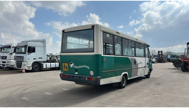 Mercedes-Benz Vario 614 (BELGIAN BUS / MANUAL PUMP / POMPE MANUELLE / BOITE MANUELLE / LAMES) - Autobus urbano: foto 5 Mercedes-Benz Vario 614 (BELGIAN BUS / MANUAL PUMP / POMPE MANUELLE / BOITE MANUELLE / LAMES) - Autobus urbano: foto 5