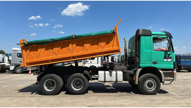 Mercedes-Benz actros 3340 (EPS / 6X6 / 3 PEDALES / LAMES / GRAND PONT / BIG AXLE / TRES PROPRE) - Autocarro ribaltabile: foto 4 Mercedes-Benz actros 3340 (EPS / 6X6 / 3 PEDALES / LAMES / GRAND PONT / BIG AXLE / TRES PROPRE) - Autocarro ribaltabile: foto 4