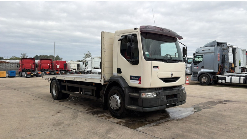 Renault Midlum 270 (18 TONNES / BOITE MANUELLE / MANUAL GEARBOX / GOOD CONDITION) - Autocarro con pianale/ Cassone fisso: foto 3 Renault Midlum 270 (18 TONNES / BOITE MANUELLE / MANUAL GEARBOX / GOOD CONDITION) - Autocarro con pianale/ Cassone fisso: foto 3