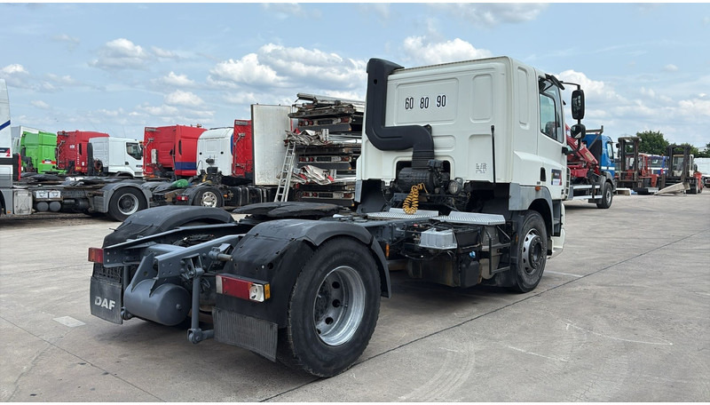 DAF 85 CF 410 (LOW CABIN / PETIT CABINE / TRES PROPRE / CLEAN CONDITION) - Trattore stradale: foto 5 DAF 85 CF 410 (LOW CABIN / PETIT CABINE / TRES PROPRE / CLEAN CONDITION) - Trattore stradale: foto 5
