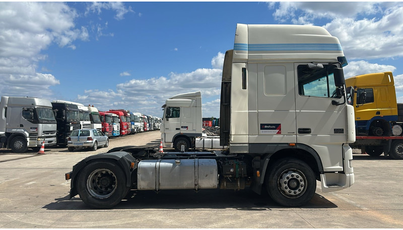 DAF 95 XF 380 (BOITE MANUELLE / EURO 3 / MANUAL GEARBOX / TRES BONNE ETAT) - Trattore stradale: foto 4 DAF 95 XF 380 (BOITE MANUELLE / EURO 3 / MANUAL GEARBOX / TRES BONNE ETAT) - Trattore stradale: foto 4