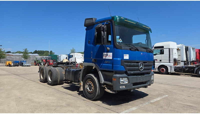 Mercedes-Benz Actros 2641 (LAMES / STEEL SUSP. / EPS / 3 PEDALES / GRAND PONT) - Trattore stradale: foto 2 Mercedes-Benz Actros 2641 (LAMES / STEEL SUSP. / EPS / 3 PEDALES / GRAND PONT) - Trattore stradale: foto 2