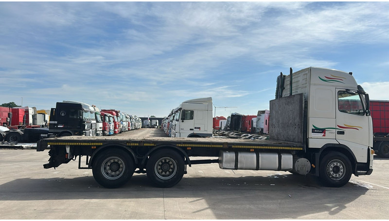 Volvo FH 12 - 460 (BOITE MANUELLE / MANUAL GEARBOX / 10 TYRES / 6X2 / AC / AIRCO) - Autocarro con pianale/ Cassone fisso: foto 4 Volvo FH 12 - 460 (BOITE MANUELLE / MANUAL GEARBOX / 10 TYRES / 6X2 / AC / AIRCO) - Autocarro con pianale/ Cassone fisso: foto 4
