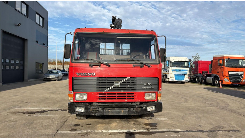 Volvo FL 10 - 320 (MANUAL PUMP / STEEL SUSP. / CRANE / LAMES / POMPE MANUELLE) - Autocarro con pianale/ Cassone fisso, Camion con gru: foto 2 Volvo FL 10 - 320 (MANUAL PUMP / STEEL SUSP. / CRANE / LAMES / POMPE MANUELLE) - Autocarro con pianale/ Cassone fisso, Camion con gru: foto 2