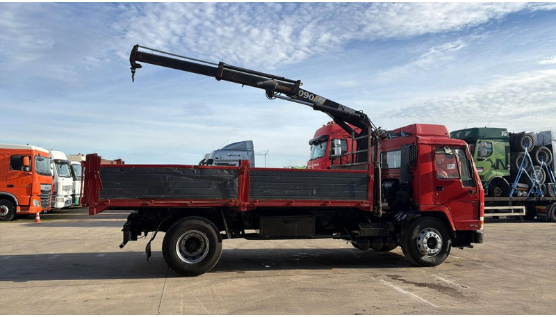 Volvo FL 10 - 320 (MANUAL PUMP / STEEL SUSP. / CRANE / LAMES / POMPE MANUELLE) - Autocarro con pianale/ Cassone fisso, Camion con gru: foto 4 Volvo FL 10 - 320 (MANUAL PUMP / STEEL SUSP. / CRANE / LAMES / POMPE MANUELLE) - Autocarro con pianale/ Cassone fisso, Camion con gru: foto 4