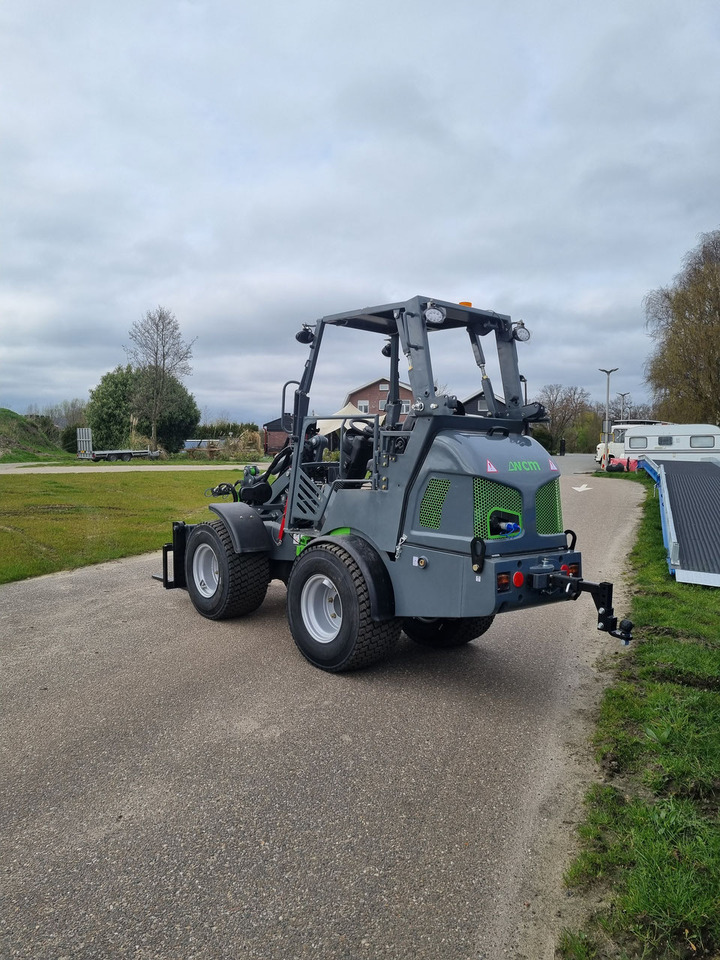 WCM - L2316 - Pala gommata: foto 4 WCM - L2316 - Pala gommata: foto 4