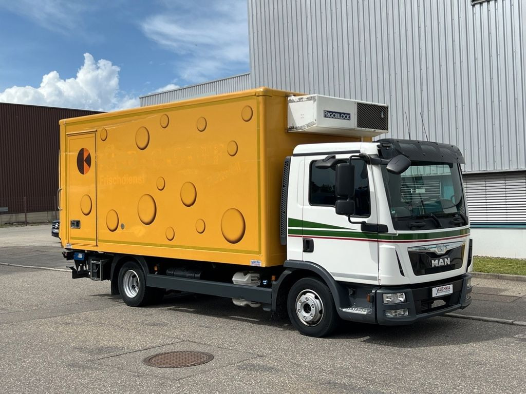 MAN TGL 8.220 Kühlkoffer 5,26m LBW Klima Luftgef. MAN TGL 8.220 Kühlkoffer 5,26m LBW Klima Luftgef. - Furgone frigo: foto 1 MAN TGL 8.220 Kühlkoffer 5,26m LBW Klima Luftgef. MAN TGL 8.220 Kühlkoffer 5,26m LBW Klima Luftgef. - Furgone frigo: foto 1