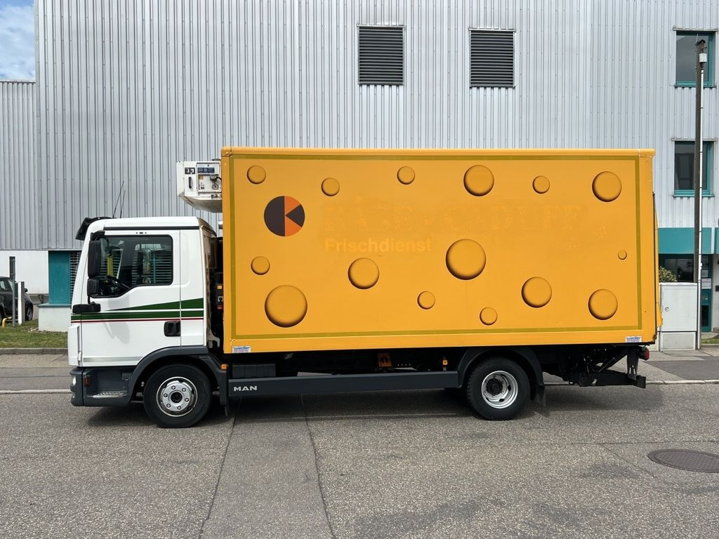 MAN TGL 8.220 Kühlkoffer 5,26m LBW Klima Luftgef. MAN TGL 8.220 Kühlkoffer 5,26m LBW Klima Luftgef. - Furgone frigo: foto 4 MAN TGL 8.220 Kühlkoffer 5,26m LBW Klima Luftgef. MAN TGL 8.220 Kühlkoffer 5,26m LBW Klima Luftgef. - Furgone frigo: foto 4